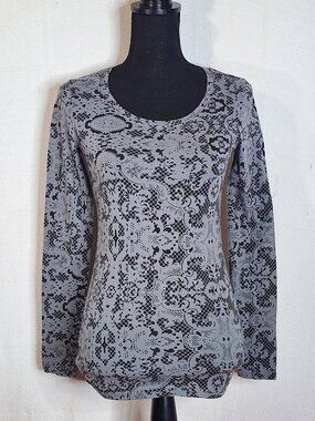 No Boundaries Black Gray Lace Print Cotton Span Long Sleeve Crew Neck Top Size S
